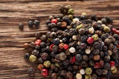 Karışık karabiber. Kuru karışım karabiber