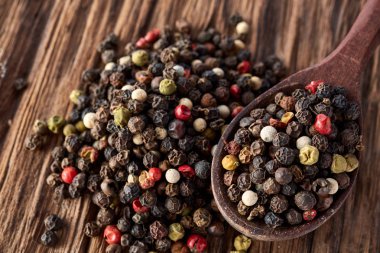 Karışık karabiber. Kuru karışım karabiber