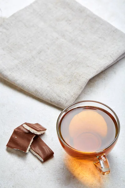 Top view close up picture of tea in glass cup with chocolate isolated on white background, vertical — Stock Photo, Image