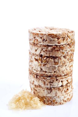 Buğday crispbread arka plan beyaz. Beyaz arka plan üzerinde crispbread bileşimi.