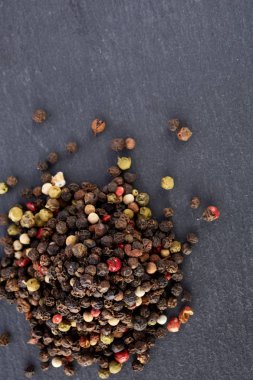çeşitli toplu biber peppercorns tohum karışımı koyu taş
