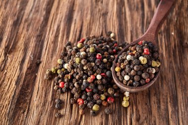 Karışık karabiber. Kuru karışım karabiber