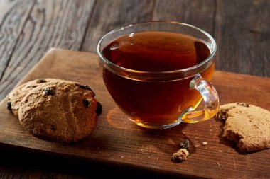 Çay kesme tahtası ahşap zemin, üstten görünüm tanımlama ile