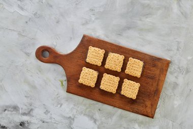 Üstten Görünüm yakın çekim resim lezzetli Kurabiye kesme tahtası, seçici odak üzerinde