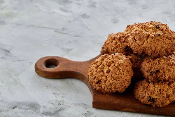 Üstten Görünüm yakın çekim resim kesme tahtası sığ derinlik-in tarla, seçici odak üstünde lezzetli çikolatalı kurabiye