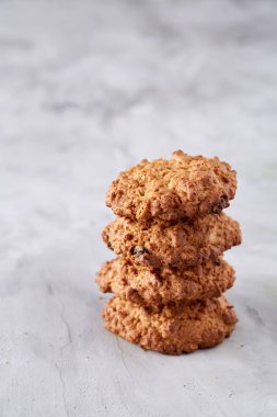 Hafif dokulu arka plan, yakın çekim, sığ alan, seçici odak derinliği desen düzenlenmiş tatlı bisküvi.