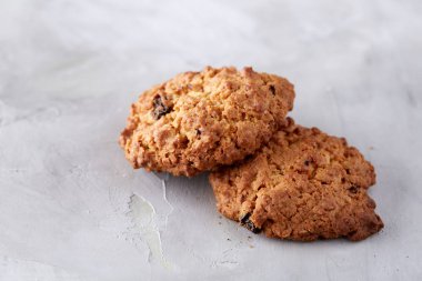 Hafif dokulu arka plan, yakın çekim, sığ alan, seçici odak derinliği desen düzenlenmiş tatlı bisküvi.