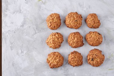 Hafif dokulu arka plan, yakın çekim, sığ alan, seçici odak derinliği desen düzenlenmiş tatlı bisküvi.