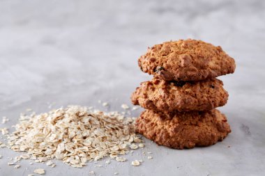 Hafif dokulu arka plan, yakın çekim, sığ alan, seçici odak derinliği desen düzenlenmiş tatlı bisküvi.
