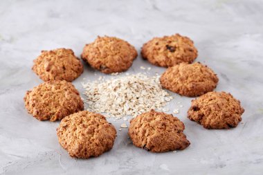 Hafif dokulu arka plan, yakın çekim, sığ alan, seçici odak derinliği desen düzenlenmiş tatlı bisküvi.