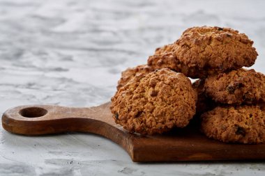 Üstten Görünüm yakın çekim resim kesme tahtası sığ derinlik-in tarla, seçici odak üstünde lezzetli çikolatalı kurabiye