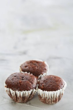 Lezzetli kek hafif dokulu arka plan, yakın çekim, sığ alan, seçici odak derinliği desen düzenlenmiş.