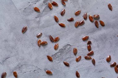 Üstten Görünüm ayrı keten tohumu hafif dokulu arka plan, makro, seçici odak yakın çekim resmini.