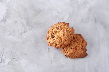 Hafif dokulu arka plan, yakın çekim, sığ alan, seçici odak derinliği desen düzenlenmiş tatlı bisküvi.