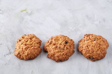 Hafif dokulu arka plan, yakın çekim, sığ alan, seçici odak derinliği desen düzenlenmiş tatlı bisküvi.