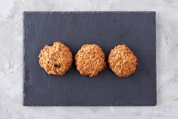 Hafif dokulu arka plan, yakın çekim, sığ alan, seçici odak derinliği desen düzenlenmiş tatlı bisküvi.