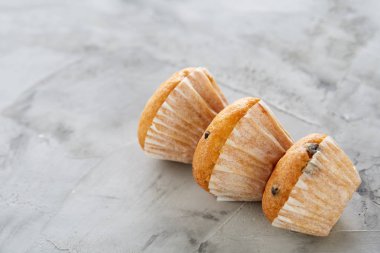 Lezzetli kek hafif dokulu arka plan, yakın çekim, sığ alan, seçici odak derinliği desen düzenlenmiş.