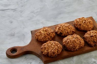 Üstten Görünüm yakın çekim resim lezzetli Kurabiye kesme tahtası sığ derinlik-in tarla, seçici odak üzerinde