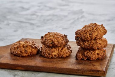 Üstten Görünüm yakın çekim resim lezzetli Kurabiye kesme tahtası sığ derinlik-in tarla, seçici odak üzerinde