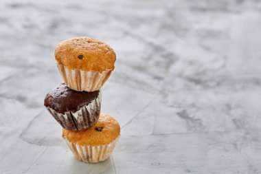 Lezzetli kek hafif dokulu arka plan, yakın çekim, sığ alan, seçici odak derinliği desen düzenlenmiş.