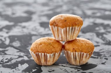 Lezzetli kek hafif dokulu arka plan, yakın çekim, sığ alan, seçici odak derinliği desen düzenlenmiş.