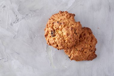 Hafif dokulu arka plan, yakın çekim, sığ alan, seçici odak derinliği desen düzenlenmiş tatlı bisküvi.