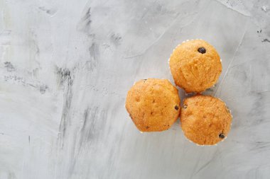 Lezzetli kek hafif dokulu arka plan, yakın çekim, sığ alan, seçici odak derinliği desen düzenlenmiş.