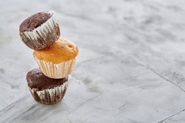 Lezzetli kek hafif dokulu arka plan, yakın çekim, sığ alan, seçici odak derinliği desen düzenlenmiş.