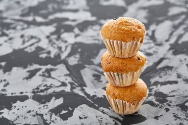 Lezzetli kek hafif dokulu arka plan, yakın çekim, sığ alan, seçici odak derinliği desen düzenlenmiş.