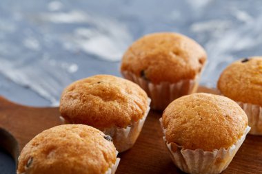 Üstten Görünüm yakın çekim resim lezzetli Kurabiye kesme tahtası sığ derinlik-in tarla, seçici odak üzerinde