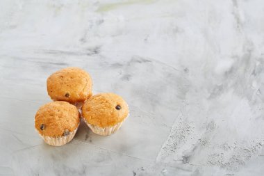 Lezzetli kek hafif dokulu arka plan, yakın çekim, sığ alan, seçici odak derinliği desen düzenlenmiş.