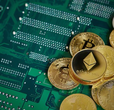 Cryptocurrencies yığını anakart üzerinde yerleştirilir. Ethereum en önemli cryptocurrency kavram olarak.