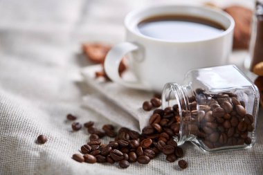 Taze kahve, ev yapımı yulaf ezmeli kurabiye, eziyet kahve bir fincan ile kahvaltı arka plan