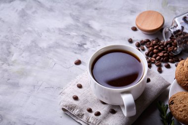 Taze kahve, ev yapımı yulaf ezmeli kurabiye, eziyet kahve bir fincan ile kahvaltı arka plan