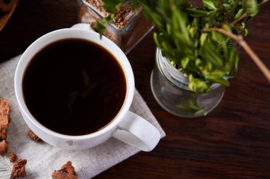 Taze kahve, ev yapımı yulaf ezmeli kurabiye, eziyet kahve bir fincan ile kahvaltı arka plan