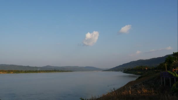 Tidsfördröjning för av Mekong river i Nongkai City. Visa från Thailand — Stockvideo