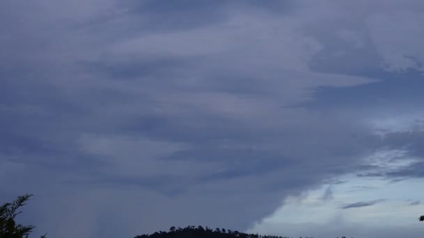 Boucle de nuages orageux. Time lapse HD 