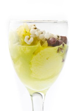 Yeşil çay ve durian dondurma cam beyaz