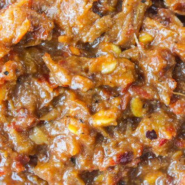 geleneksel Tay tarzı çiğ balık (Pla-ra Tay aksan da böyle korunmuş)