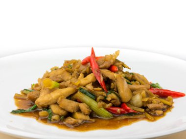 Zencefil tavuk yemek beyaz zemin üzerine ilave edin,