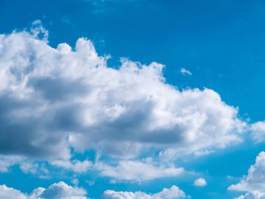 Işık mavi bulutlar gökyüzü, fırtınalı ve kabarık bulutlar sh