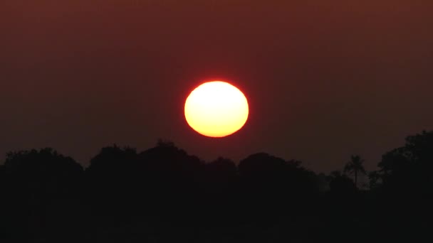 Big Sunrise Close-up, Nascer do Sol ao amanhecer Vídeo 4K , — Vídeo de Stock