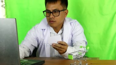 Doktorlar mutlu-e doğru satın almak online, online kredi kartı ile kadın doktor doz kadar Tilt var . 