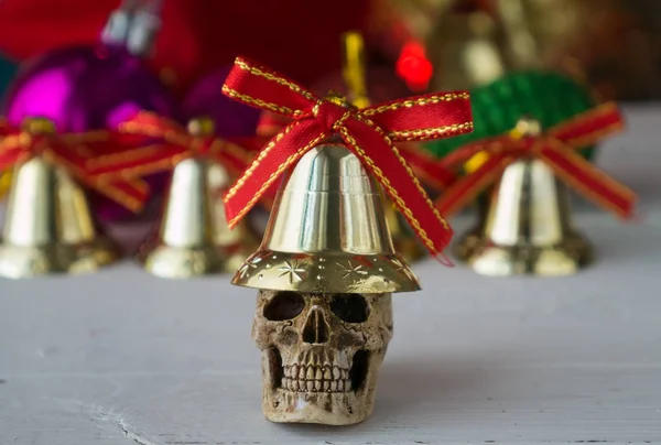Skull on christmas toy background, white wooden background, — Stock Photo, Image