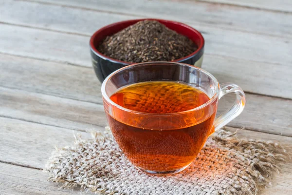 Tea in cup on wooden background — Stock Photo, Image