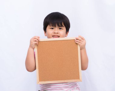 Beyaz arka plan üzerinde holding ahşap yönetim kurulu Asya yakışıklı,