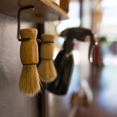 Fırça Kuaför Dükkanı, tıraş aksesuarları gidiyor 