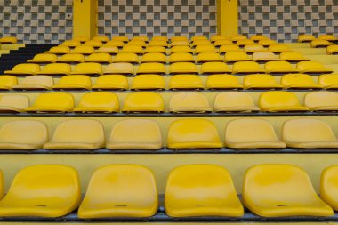 Futbol Stadyumu, açık tribün sarı koltuk