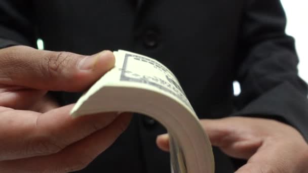Muž Počítání Dolarové Bankovky Zblízka Mužské Ruce Počítat Peníze Hotovosti — Stock video