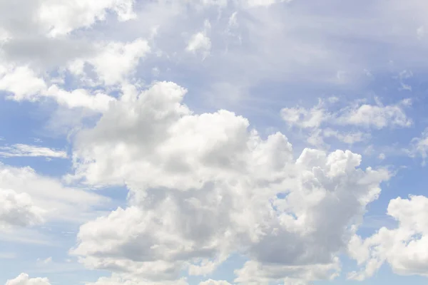 Απέραντος Γαλάζιος Ουρανός Και Σύννεφα — Φωτογραφία Αρχείου